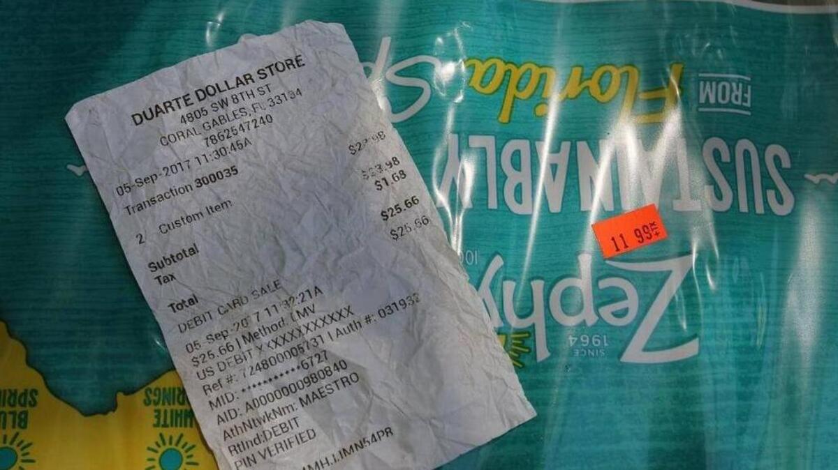 Un recibo por dos paquetes de agua de 24 botellas muestra que cada uno costó $11.99 en la tienda Duarte Dollar Store el martes.