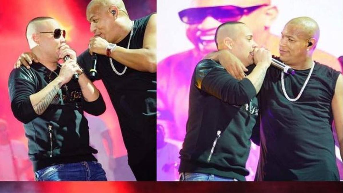 El cantante Jacob Forever junto a Alexander Delgado de Gente de Zona durante un concierto en Hialeah.