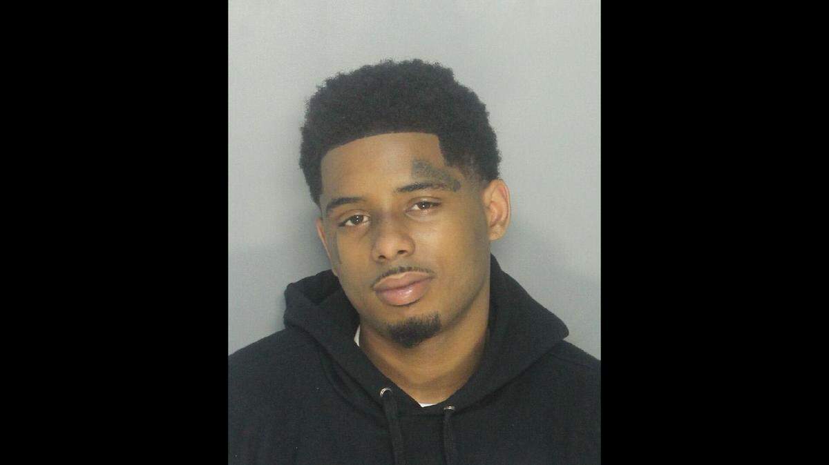 El rapero Lontrell Williams, conocido como Pooh Shiesty, se declaró culpable de conspiración para poseer armas de fuego, en un tribunal de Miami.