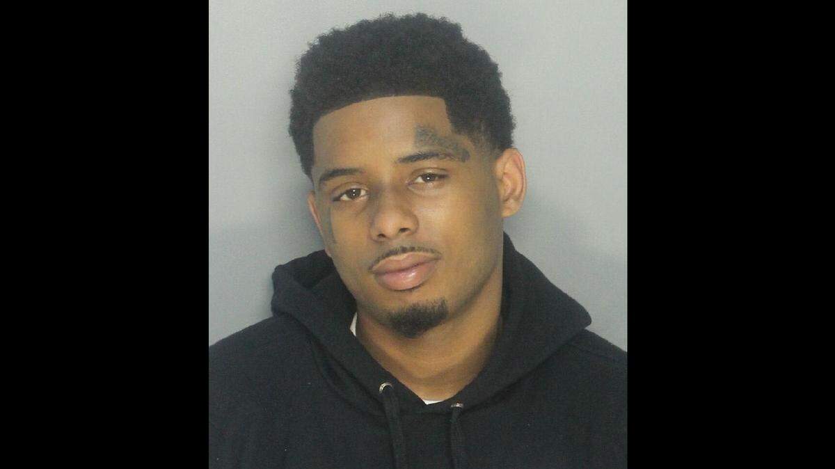 El rapero Lontrell Williams, conocido como Pooh Shiesty, se declaró culpable de conspiración para poseer armas de fuego, en un tribunal de Miami.
