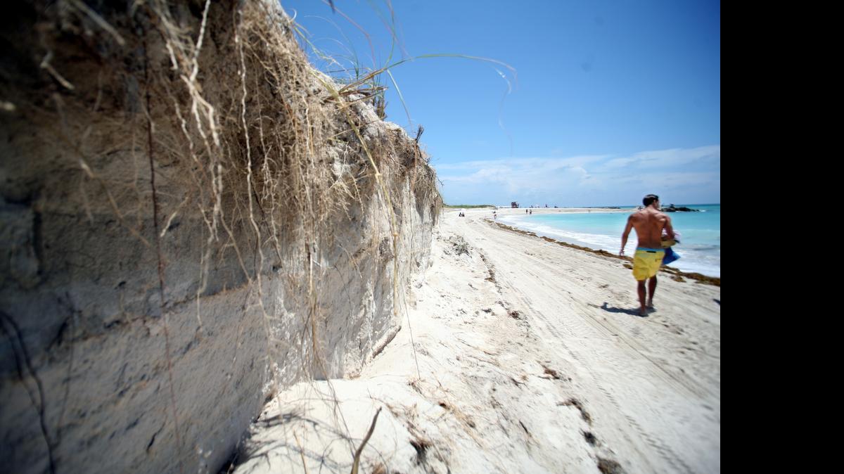 
La imagen muestra la erosión de las playas en el sur de la Florida en la costa del Atlántico.
