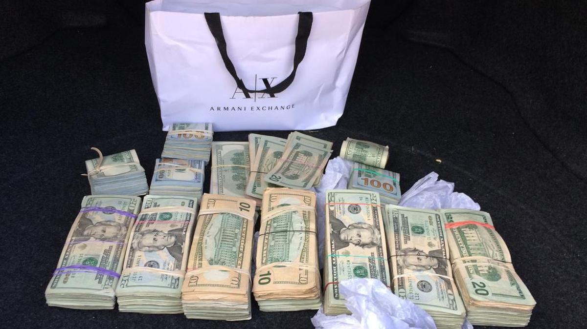 La policía ocupó $95,000 en efectivo en Chicago en noviembre del 2014.