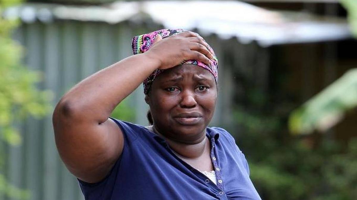 Myriam Jules llevó a su hija a la escuela en la mañana del lunes, y cuando regresó encontró todas sus pertenencias en cajas de cartón y bolsas de basura fuera de su tráiler. Walter Michot wmichot@miamiherald.com