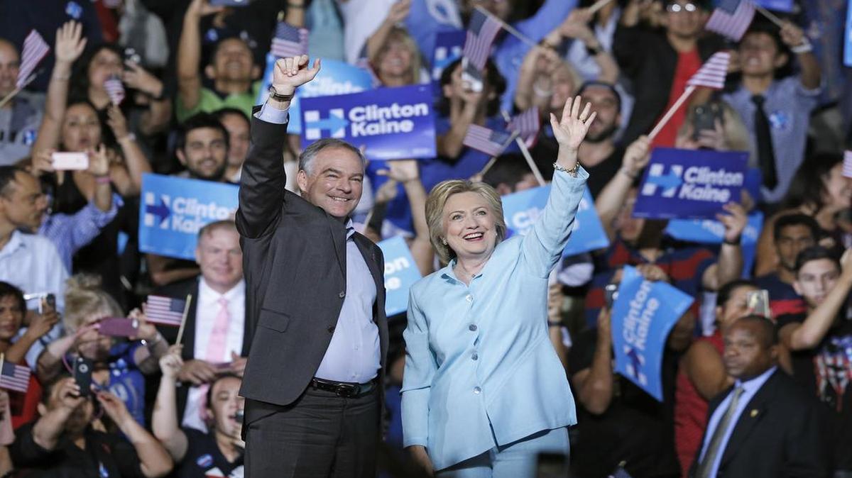 La candidata Hillary Clinton presentó a Tim Kaine, senador por Virginia, quien será vice presidente de resultar ganadora la opción demócrata.