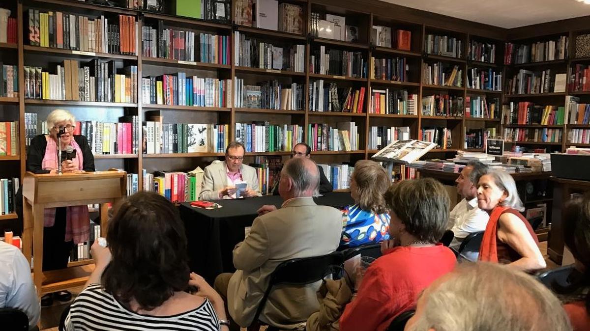 Los intelectuales cubanoamericanos Carlos Alberto Montaner y José Azel ofrecieron una conferencia sobre las relaciones entre Cuba y Estados Unidos bajo Trump en la librería Books and Books de Coral Gables.