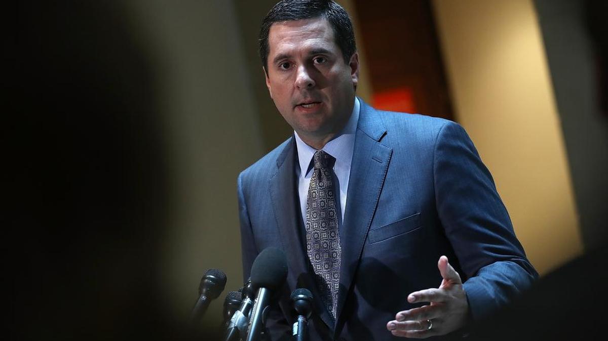 Devin Nunes (R-CA), presidente del Comité Permanente de Inteligencia de la Cámara, responde preguntas en el Capitolio de los Estados Unidos durante una conferencia de prensa el 7 de marzo de 2017 en Washington, DC. Nunes anunció que la primera audiencia pública sobre la interferencia rusa en las elecciones estadounidenses comenzará el 20 de marzo.