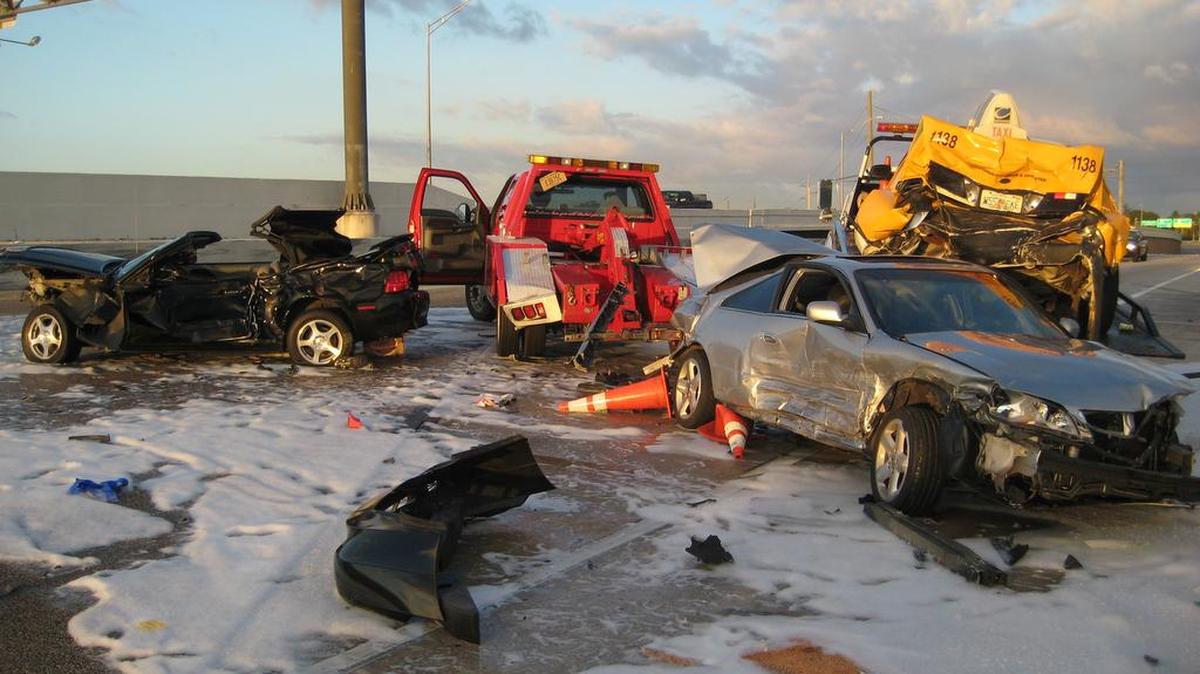Un accidente de tránsito en la autopista 836 de Florida en diciembre de 2007.