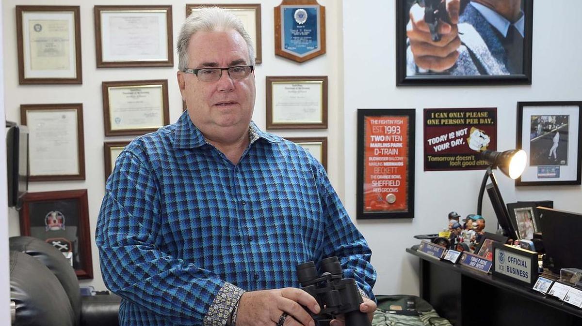 El detective Tobias P. Roche en su oficina de Miami. Roche ha trabajado en casos que involucran a funcionarios y empresarios chavistas.