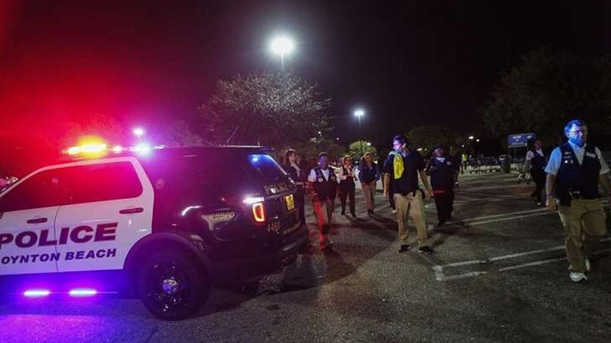 La tienda Wal-Mart ubicada al 3200 OldBoynton Road debio ser evacuada la noche del 26 de noviembre tras una llamada al 911 de un supuesto atacante armado.