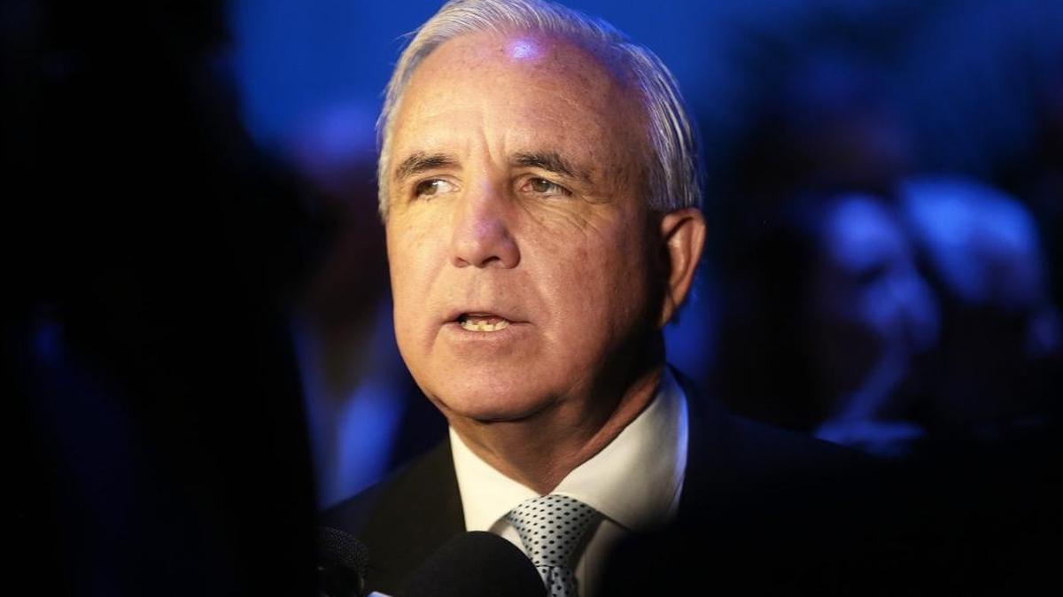 El alcalde de Miami-Dade, Carlos Giménez, habla tras asumir el cargo para un segundo período.