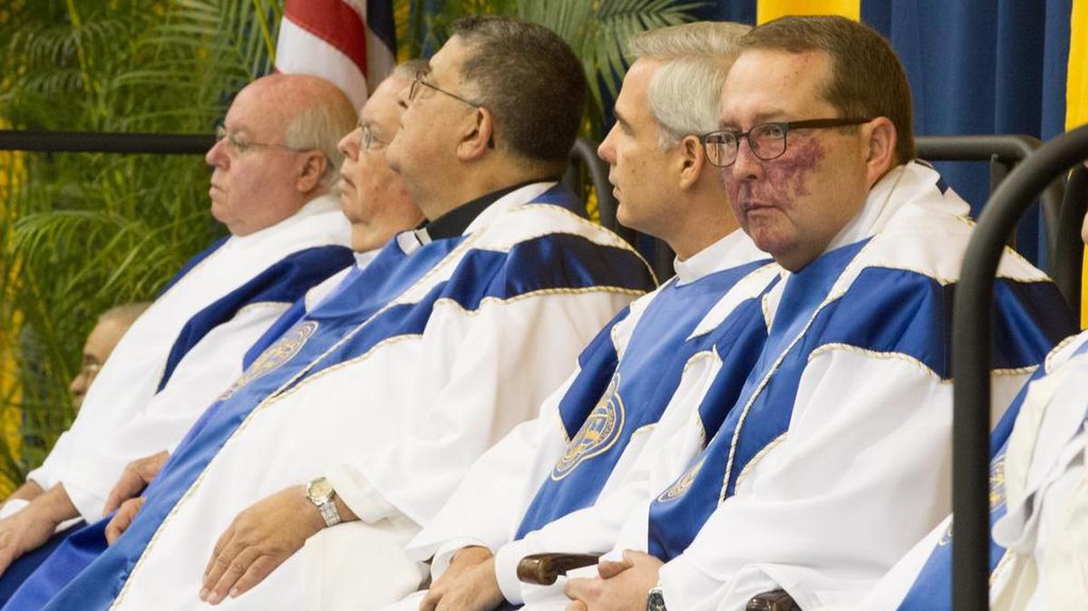 El padre jesuita Guillermo García-Tuñon, el nuevo presidente de la Escuela Preparatoria Jesuita de Belén, durante la misa en Tamiami.