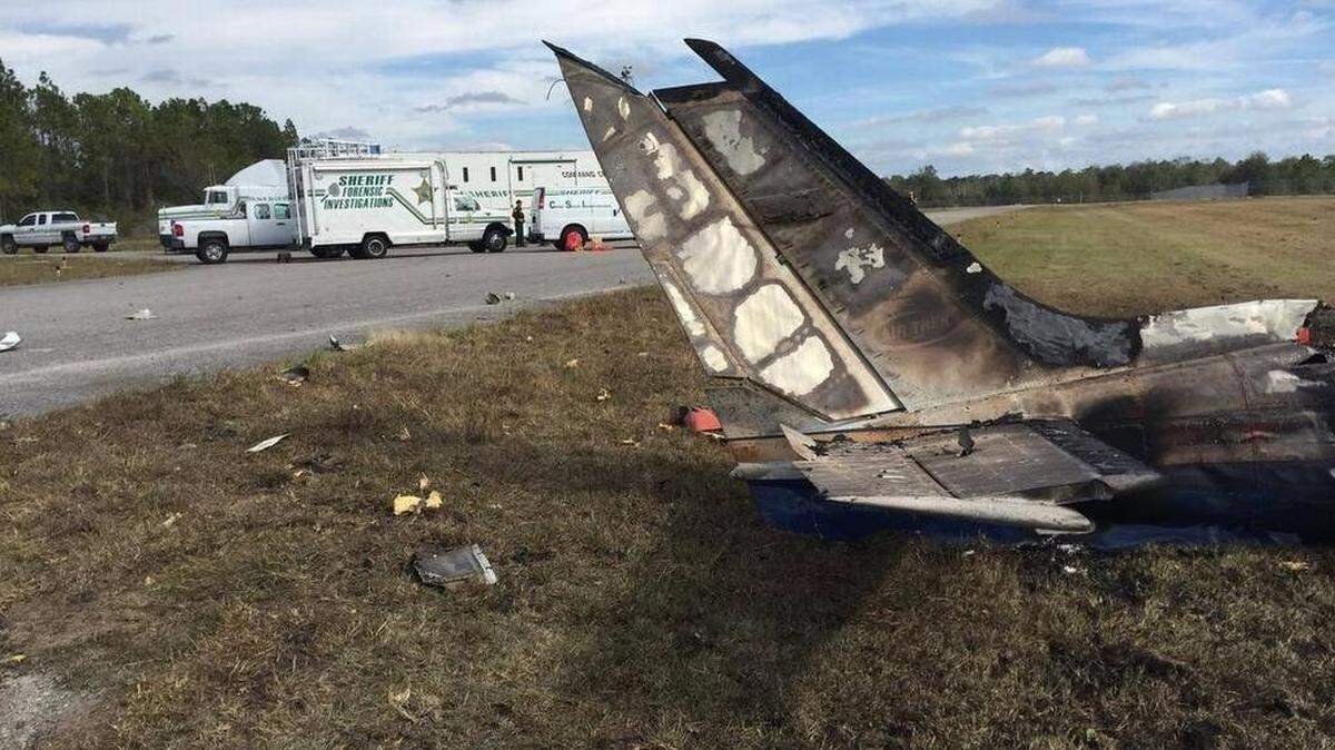 Una foto de la escena del accidente de avión Cessna 340 en la base aérea de Bartow.