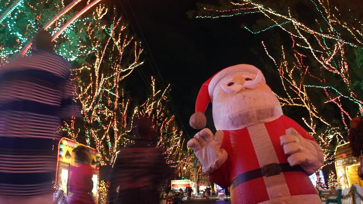 Asegúrese de revisar que servicios y negocios estarán cerrados y abiertos el domingo día de Navidad, y el lunes, designado día feriado a nivel federal.