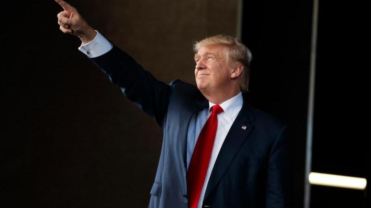 El candidato republicano Donald Trump habla el lunes durante un mitin en St. Augustine.