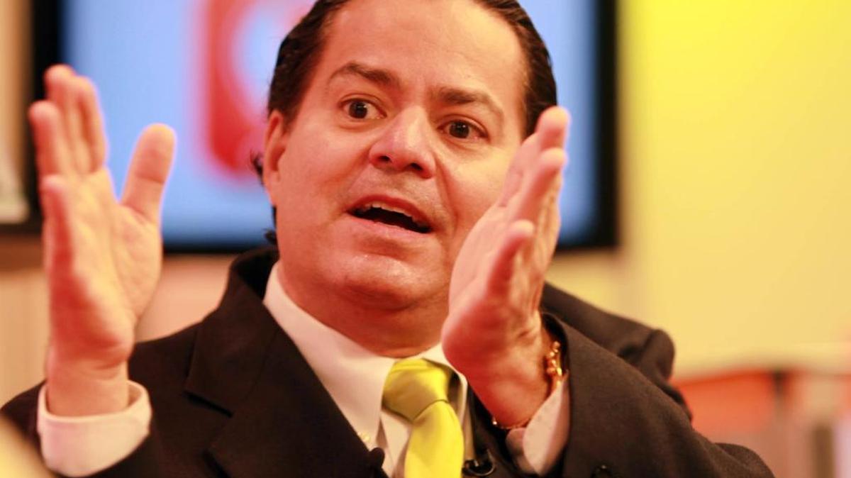 
El doctor venezolano José Rafael Marquina es entrevistado en los estudios de la televisión Azteca en Naples, Florida, el 1ro de marzo del 2012. Marquina falleció el martes 29 de septiembre de 2015.
