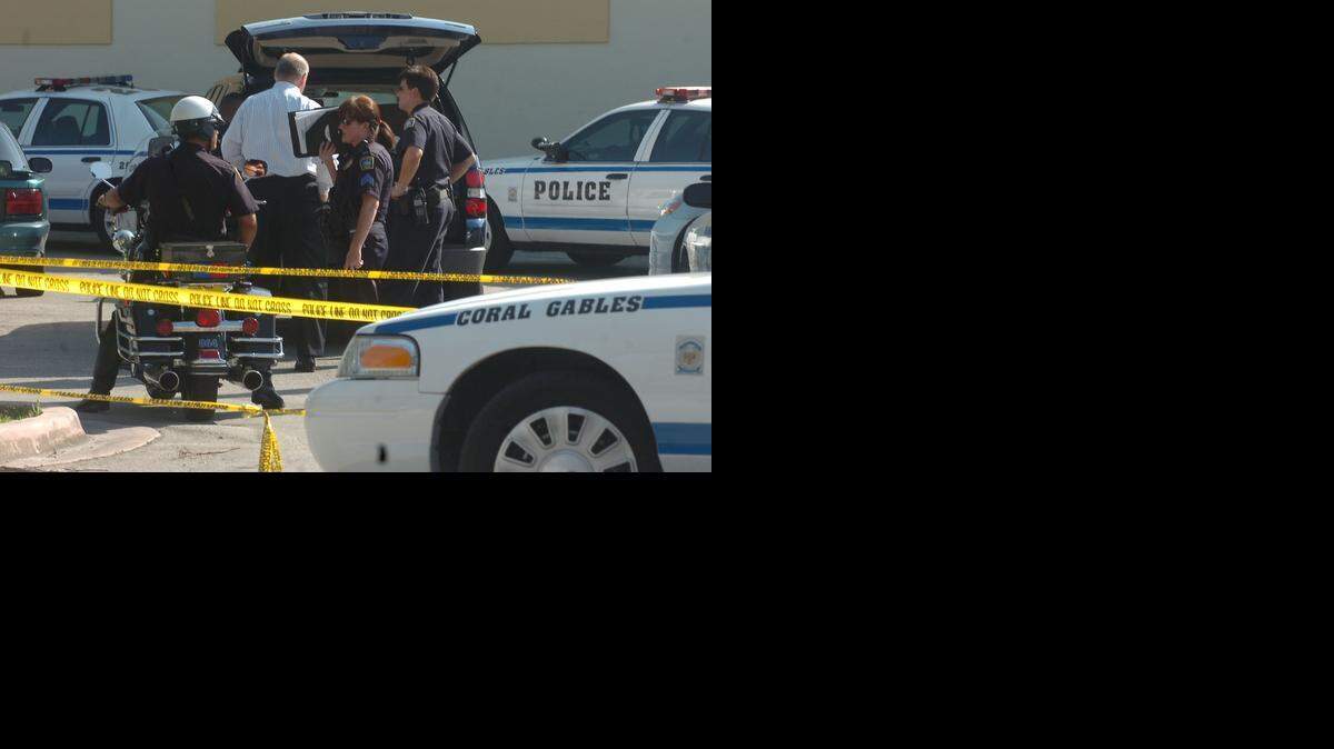 
El crimen es raro en Coral Gables, aunque recientemente se produjera un aumento en los casos. En la foto de archivo la policía acordona el área de un delito.

