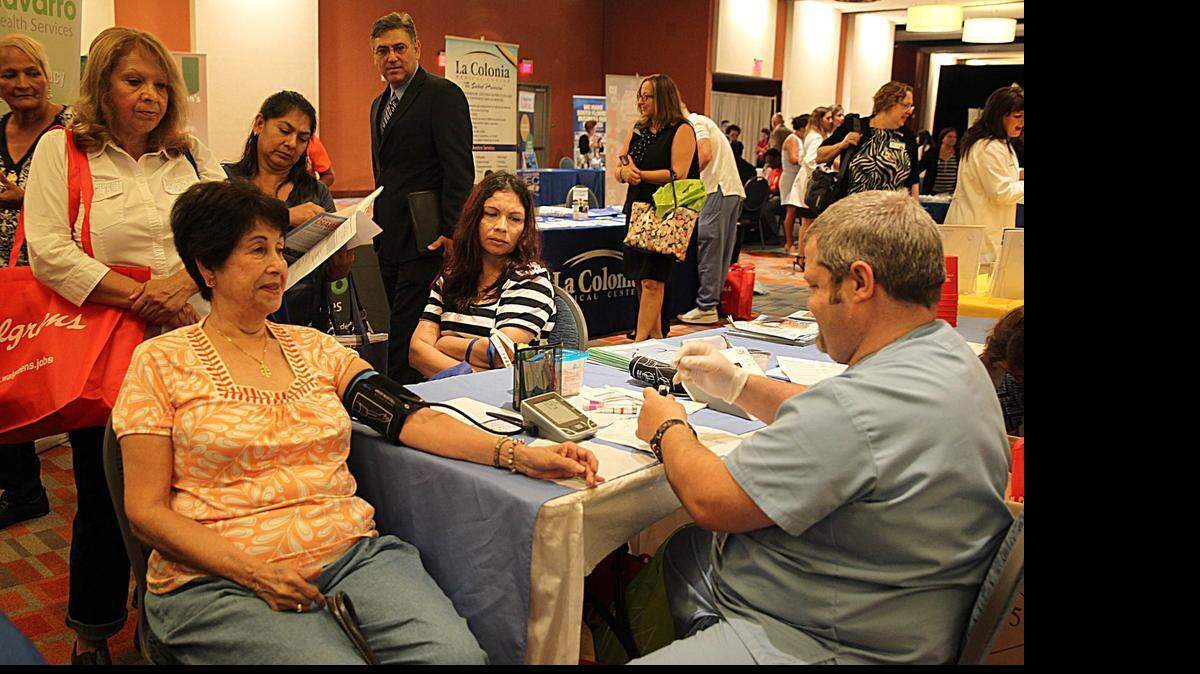 
Claudio Royo, de Walgreens, le toma la presión a Ana Lee durante el evento Latino Health and Wellness Expo, organizado por la Cámara de Comercio Hispana del Sur de Florida.


