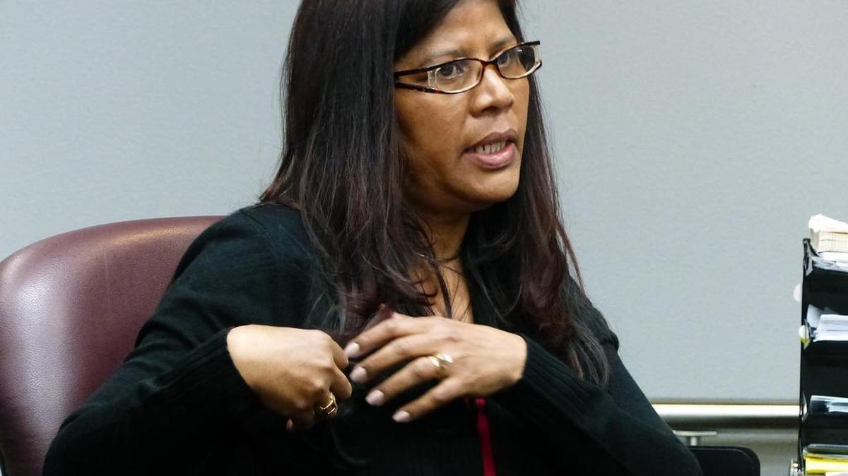 
María Varona, esposa de Ricardo Varona, dijo a los jurados este jueves que ahora tiene que viajar a Colorado para comprar marihuana comestible y píldoras para la prevención del cáncer. 


