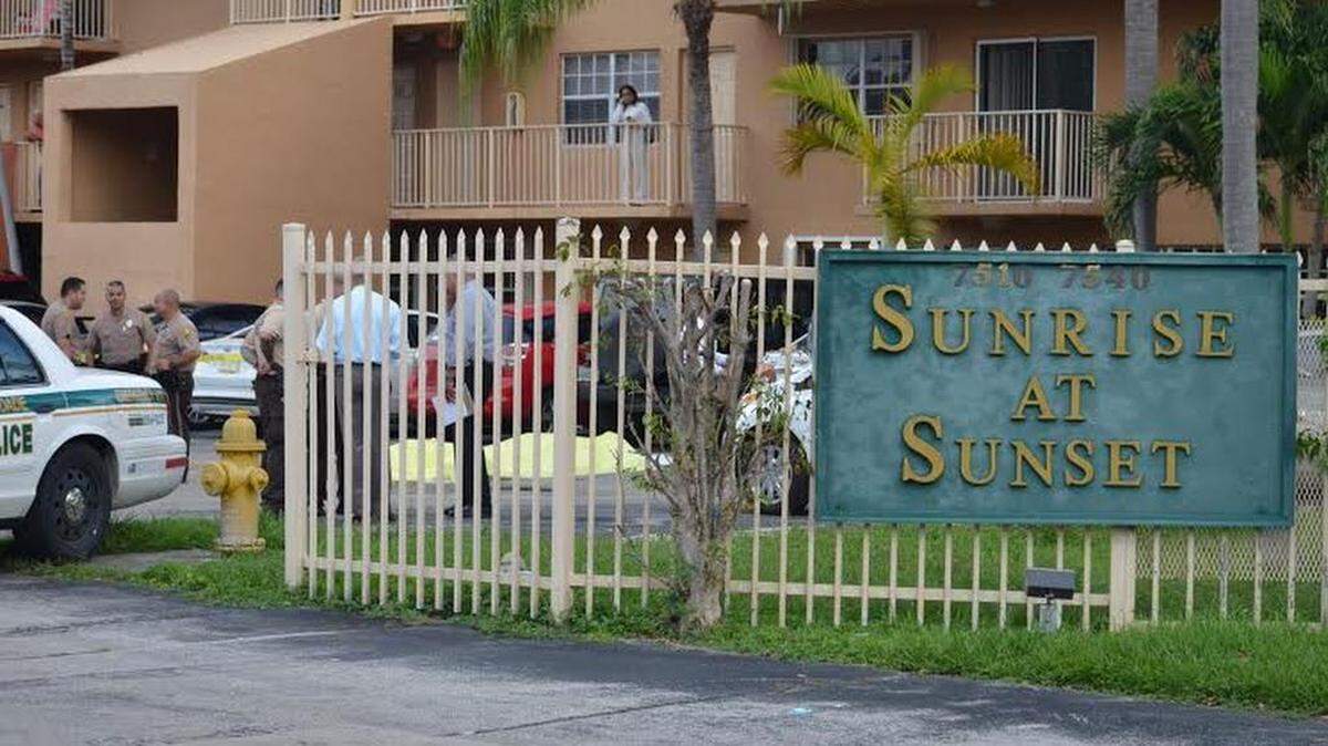El crimen ocurrió en el estacionamiento del complejo de apartamentos Sunrise at Sunset, localizado en el 7510 Southwest y la 152 Avenida.