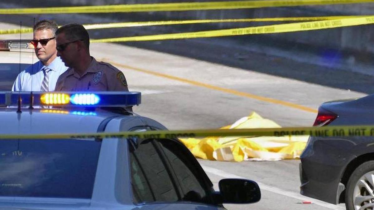 La policía de Miami-Dade investiga un tiroteo que tuvo lugar en la salida de la calle 25 del noroeste y la autopista Palmetto el viernes 1ero de diciembre de 2017.