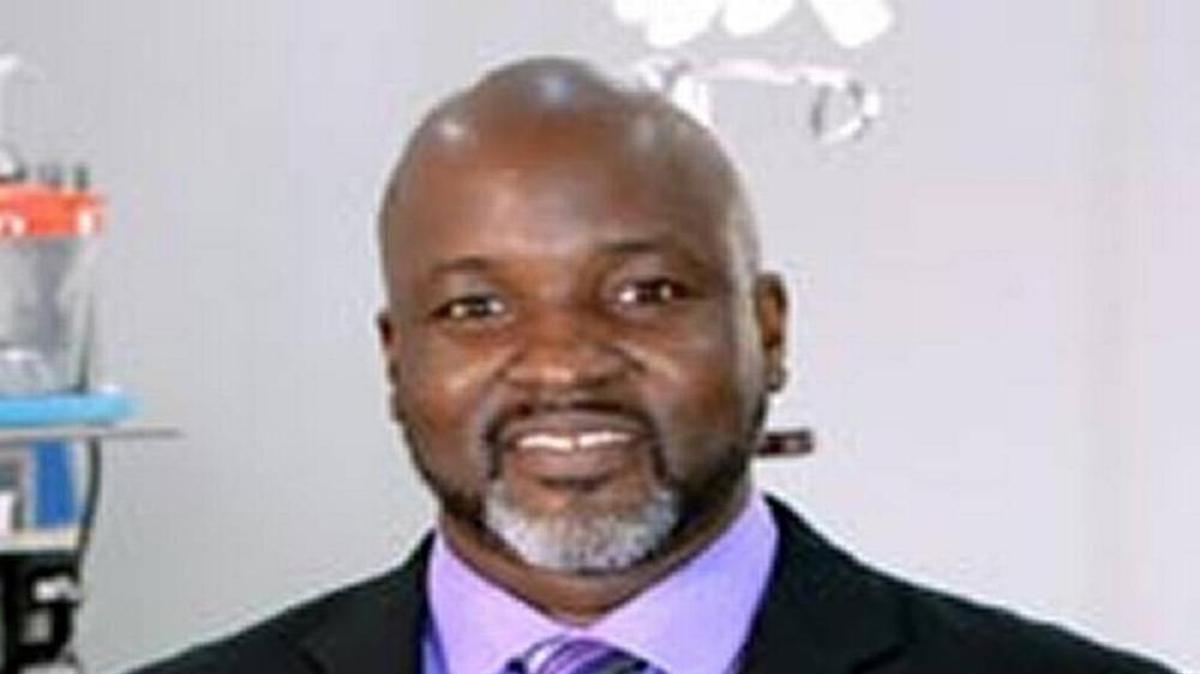 El médico Osakatukei “Osak” Omulepu está acusado de causar graves lesiones a cuatro pacientes durante operaciones de liposucción en Miami, en el 2015.