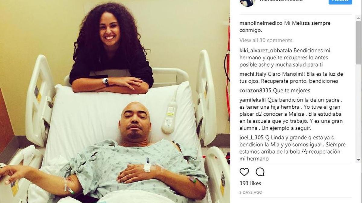 El cantante cubano Manolín, con su hija Melissa en esta imagen publicada en su cuenta de Instagram, se recupera en el hospital Jackson Memorial tras estar involucrado en un accidente de tránsito en Miami.