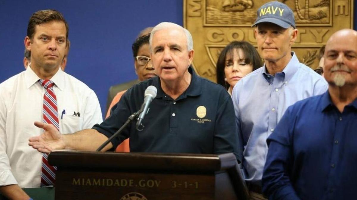 El alcalde de Miami-Dade, Carlos Giménez, durante una conferencia de prensa sobre el huracán Irma, en Doral, el miércoles 6 de septiembre.