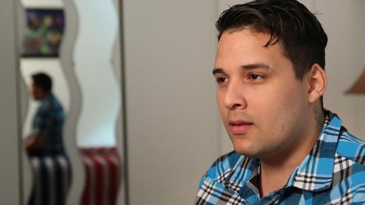 Edwin López, en su apartamento de Orlando, habla de los 12 amigos que perdió en el club Pulse a primeras horas del domingo.