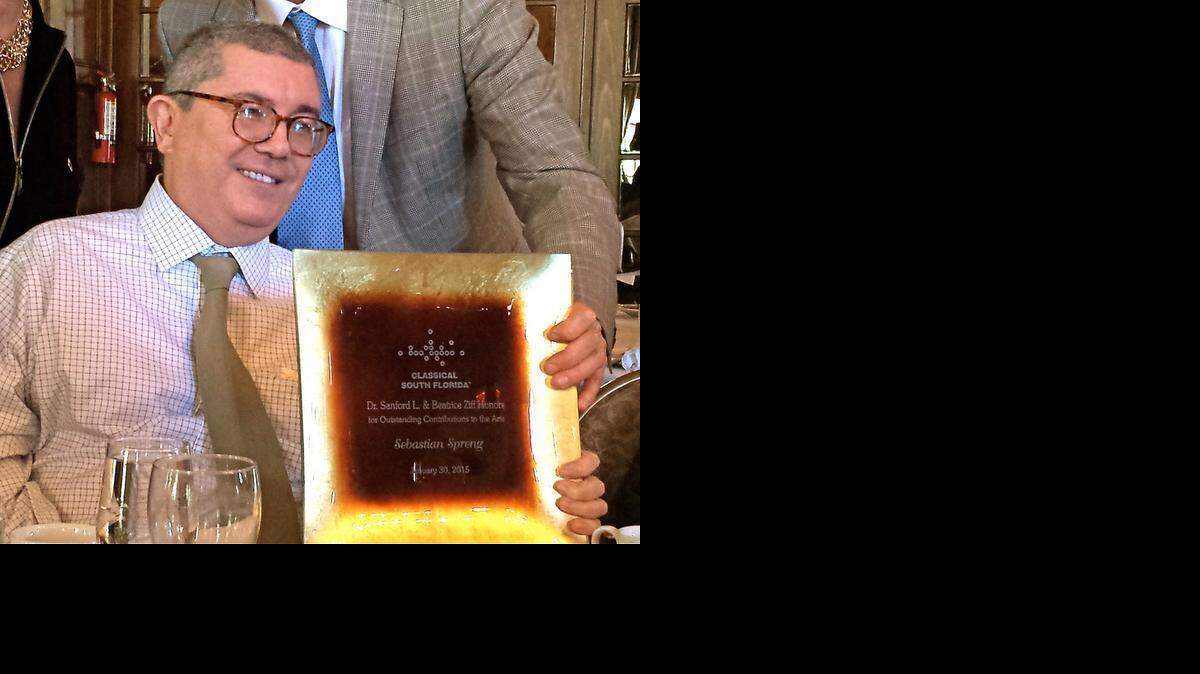 
Sebastián Spreng recibió la distinción Dr. Sanford I. & Beatrice Ziff Honors for Outstanding Contributions to the Arts, otorgada por la emisora Classical South Florida. 
