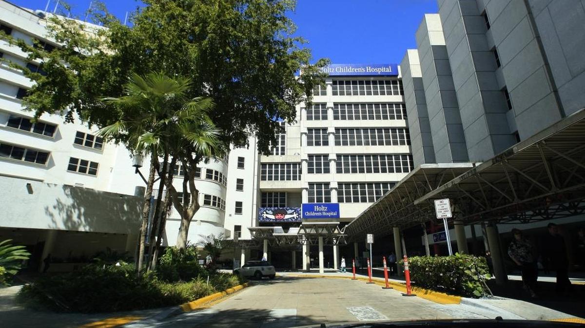 Sede del Jackson Memorial Hospital. Este centro médico ha registrado un incremento de pacientes con problemas de depresión y abuso de drogas, que llegan a la sala de emergencia. Foto de archivo.