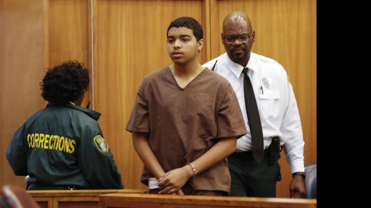 
La jueza de circuito de Miami-Dade Teresa Mary Pooler dijo que se sentía “renuente” a permitir que Marc Wabafiyebazu, de 15 años, regresara a la tutela de su madre, la cónsul general de Canadá en Miami.



