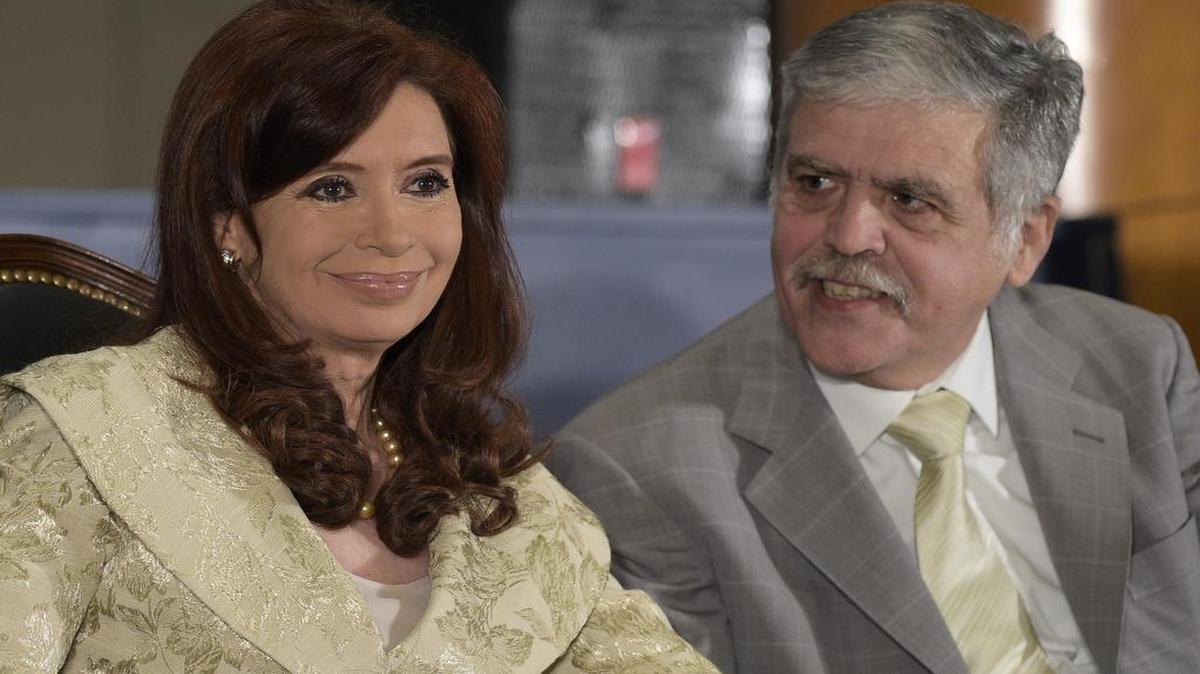 Cristina Fernández, junto con Julio de Vido, en una fotografía de archivo de agosto del 2014.
