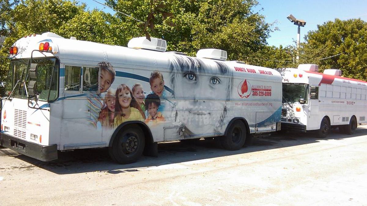 Los autobuses de Alliance Blood Foundation donde solicitaban donaciones de sangre en varias ciudades de la Florida.