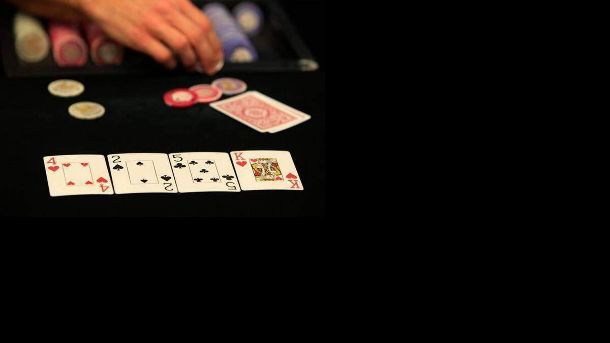 
Una mesa de poker en el Casino Magic City de Miami. Las conversaciones para extender el acuerdo de casinos con la tribu seminola han avanzado en Tallahassee, no así la propuesta para traer los casinos al sur de la Florida. 
