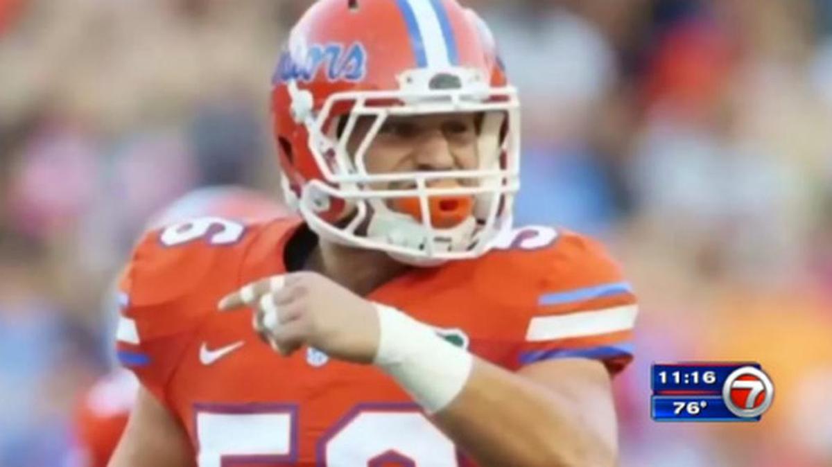 Crisitian García juega para los Gators de la Universidad de Florida.