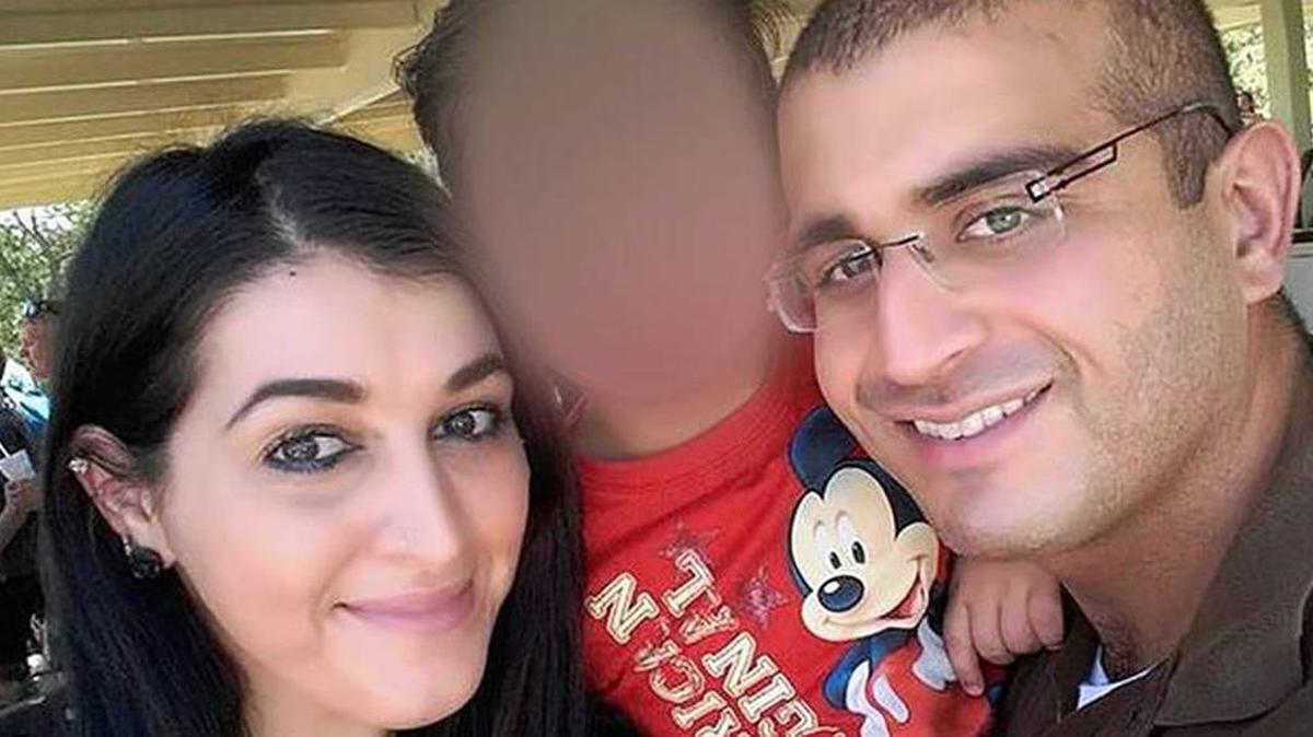 Omar Mateen y su esposa Noor, en una foto familiar.