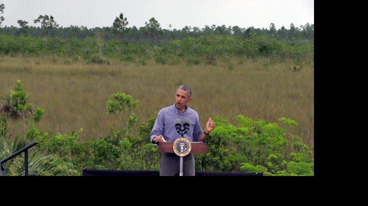 
El presidente Barack Obama habla sobre los peligros que representa el cambio climático en el Parque Nacional de los Everglades, durante el Día de la Tierra, el miércoles 22 de abril. 
