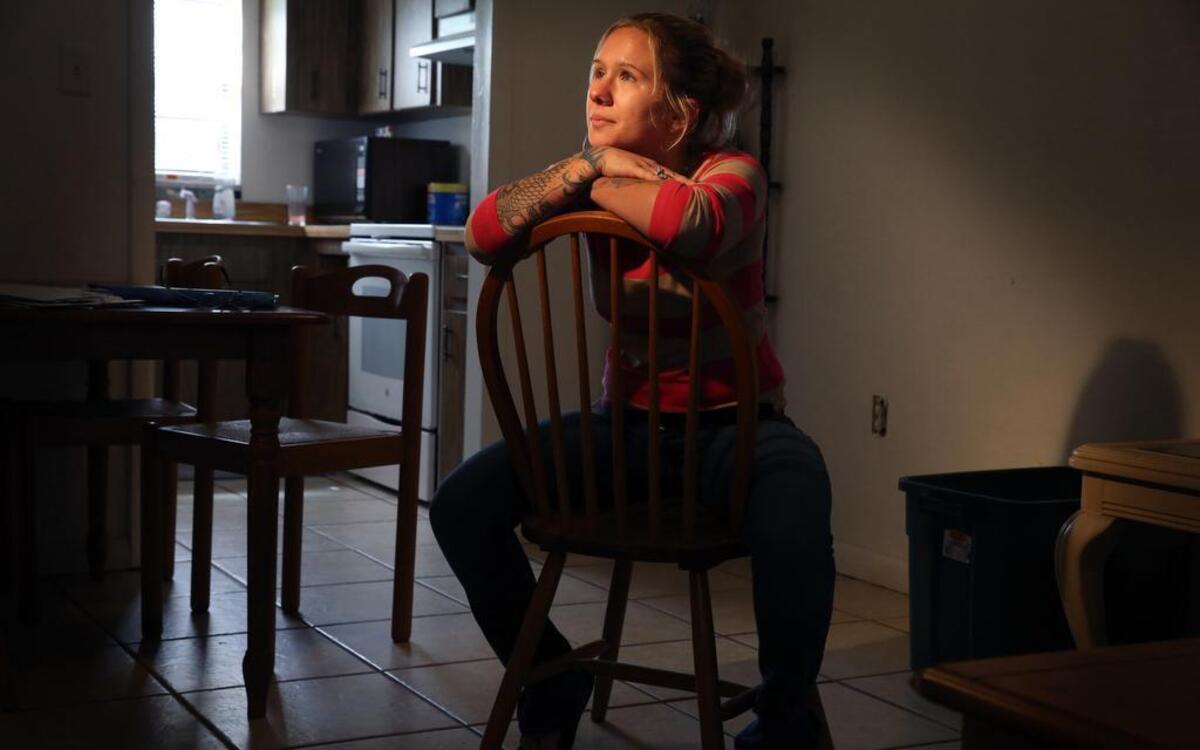 Casey Hodge, ex prisionera de la cárcel de Lowell, afirma que fue víctima de abusos y humillaciones.