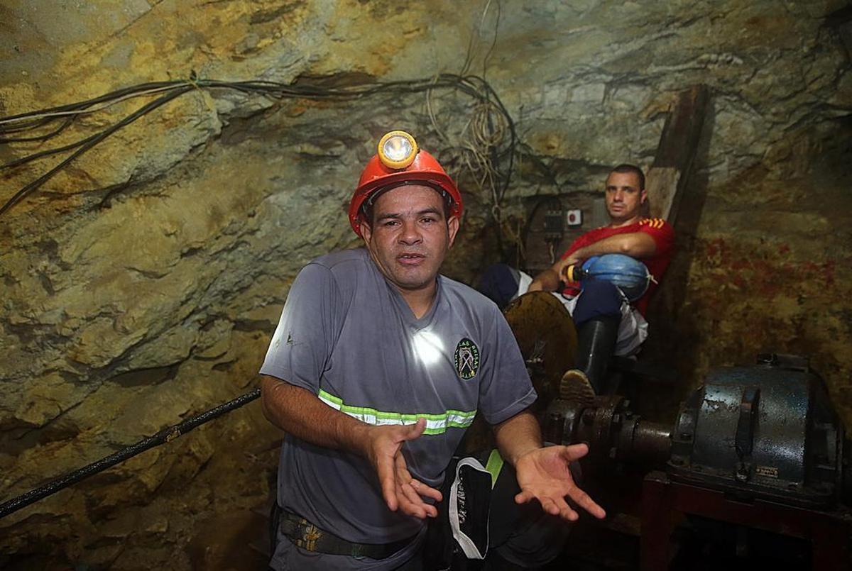 Carlos Durango, quien trabaja en la mina Las Brisas, en la localidad minera colombiana de Segovia, habla de las dificultades que enfrentan los mineros independientes.
