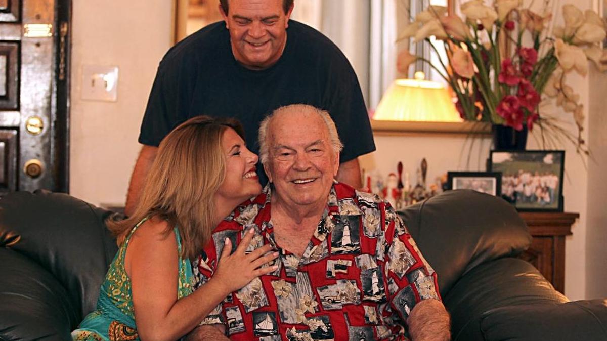 El actor Manolo Coego junto a sus hijos, los actores Margarita Coego y Manolo Coego Jr., posaron para el Nuevo Herald en su casa de Kendall, en el 2011.