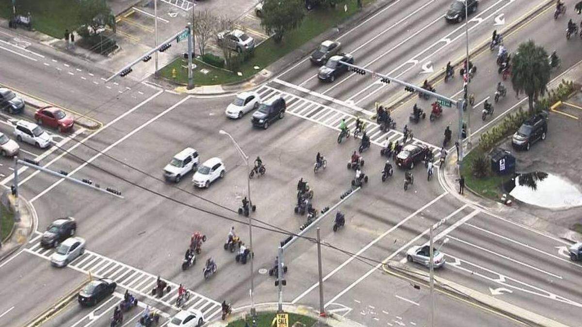 Cientos de motociclistas tomaron las calles del sur de la Florida.