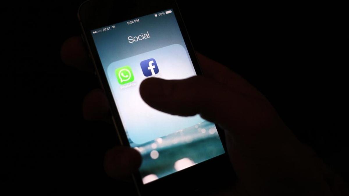 La Policía de Miami Gardens le advierte a la comunidad sobre los peligros al hacer transacciones con extraños en las redes sociales.