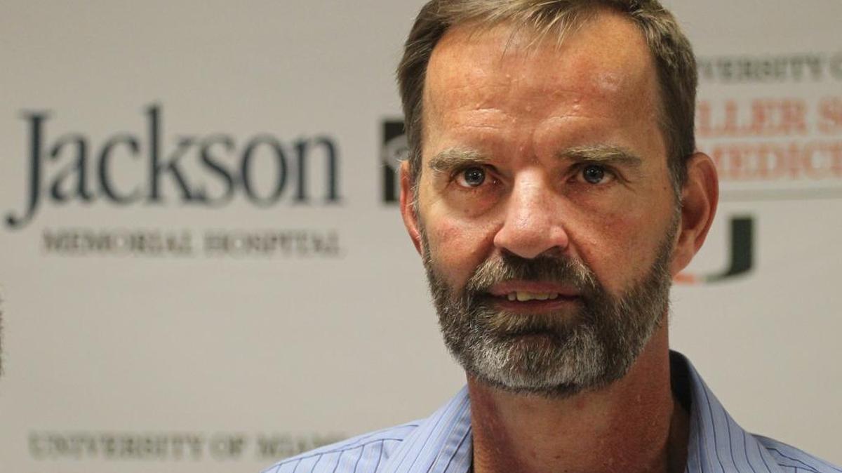 Mark Frye celebró en el 2011 25 años con un corazón trasplantado. Frye ha recibido dos trasplantes de corazón desde 1986, ambos realizados por cirujanos de la Facultad Miller de Medicina en el Hospital Jackson Memorial. El martes Frye celebró 30 años con un corazón trasplantado. La expectativa de vida promedio de los pacientes de trasplantes de corazón es de poco más de 9 años.