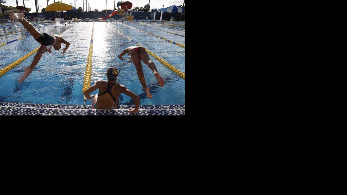 
Recortes en los programas de natación afectarían a los niños que se benefician de ellos. 
