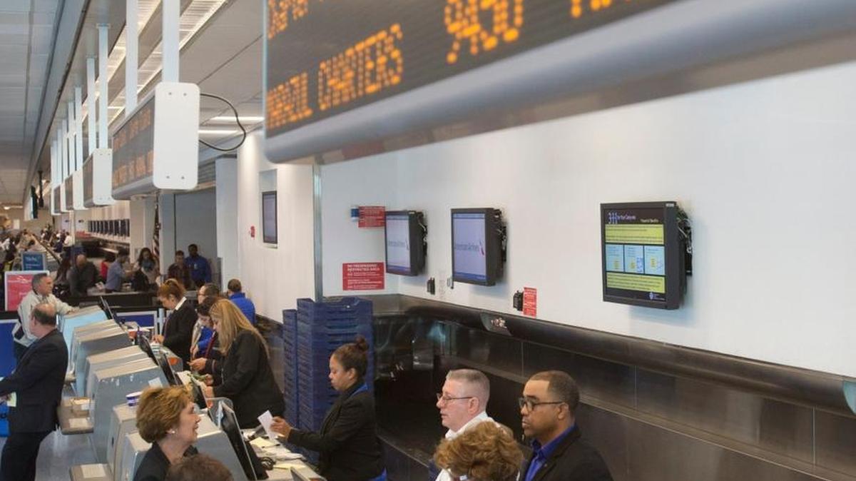 Viajeros en vuelos fletados de Miami a La Habana hacen fila en en el Aeropuerto Internacional de Miami, en una imagen de enero del 2015.