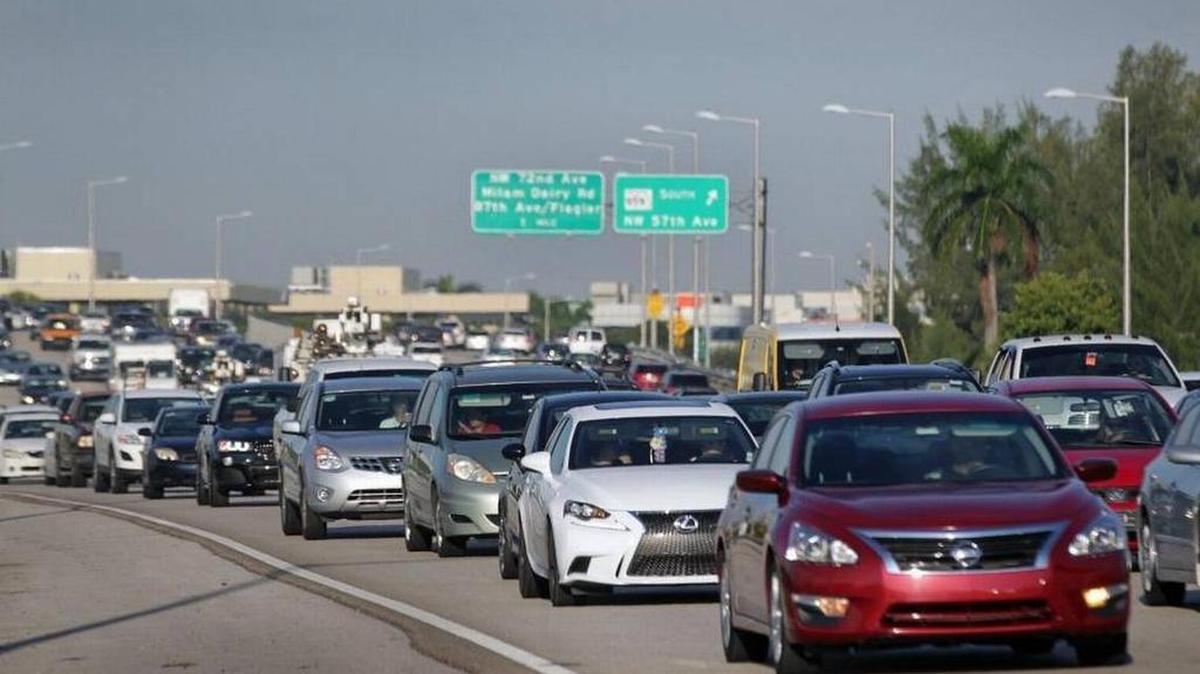 La congestión vehicular en Miami es un problema que afrontan a diario las personas que deben desplazarse del trabajo a la casa.