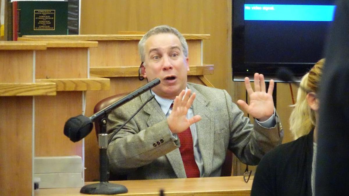 Adonis Losada, ex comediante de “Sábado Gigante”, testifica el jueves en el juicio donde está acusado de tener pornografía infantil.