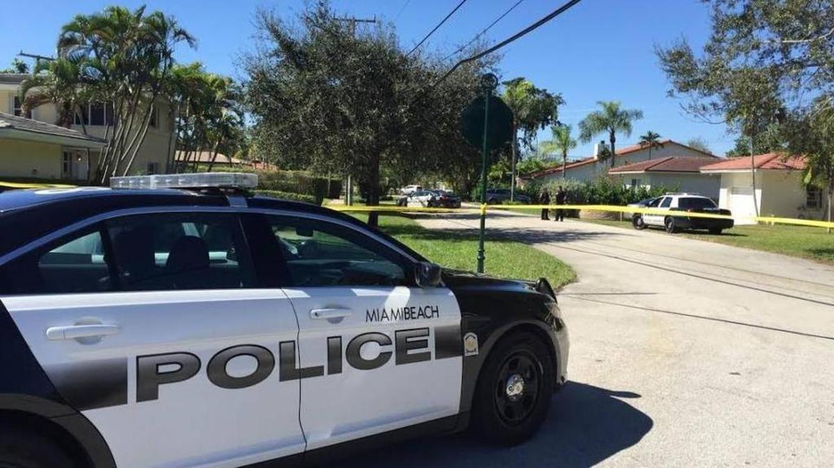 La policía de Miami Beach estableció un perímetro después de que varios de una persecución donde ladrones se dieron a la fuga.
