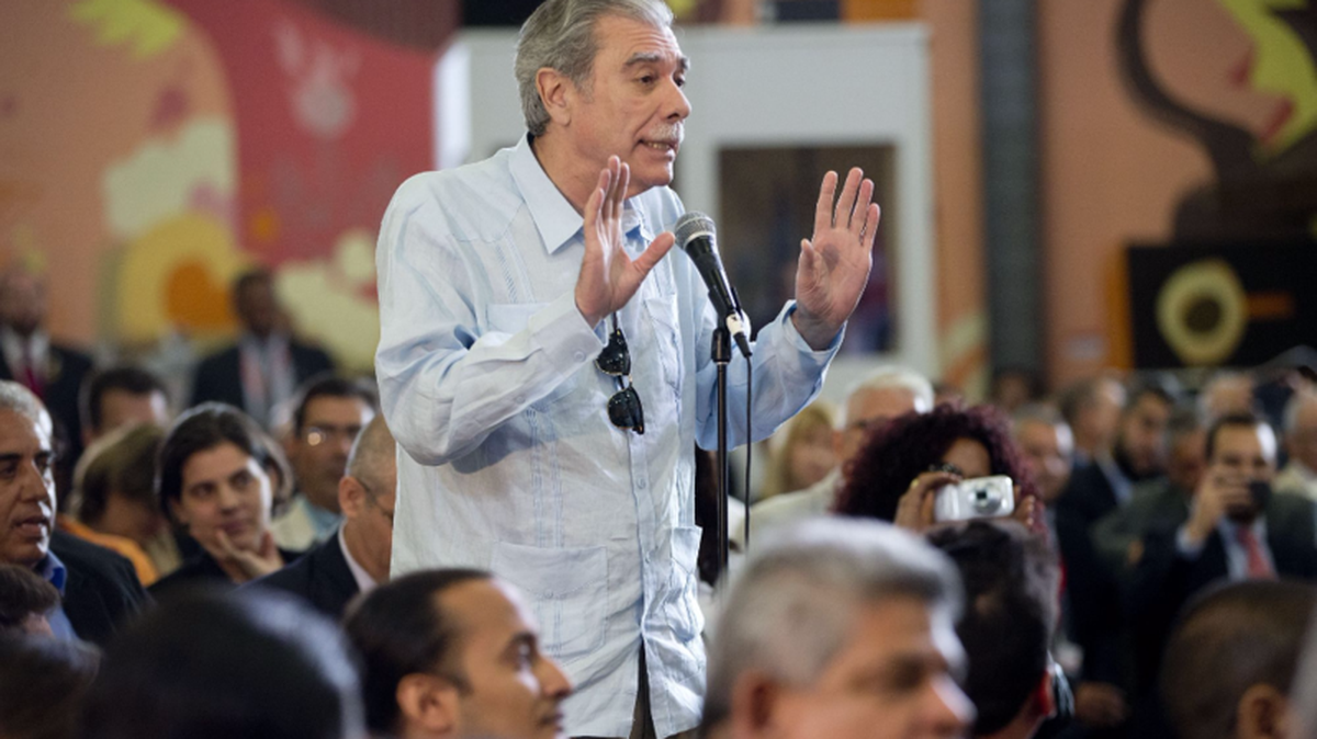 Carlos Gutiérrez, ex secretario federal de Comercio, será entrevistado el martes en el programa CUBAHORA. En esta foto, Martínez hace una pregunta durante una actividad del presidente Barack Obama para promover los emprendimientos, en La Habana, el mes pasado.