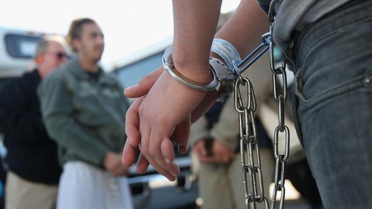 Un grupo de hombres son arrestados al tratar de ingresar a Estados Unidos de forma irregular.